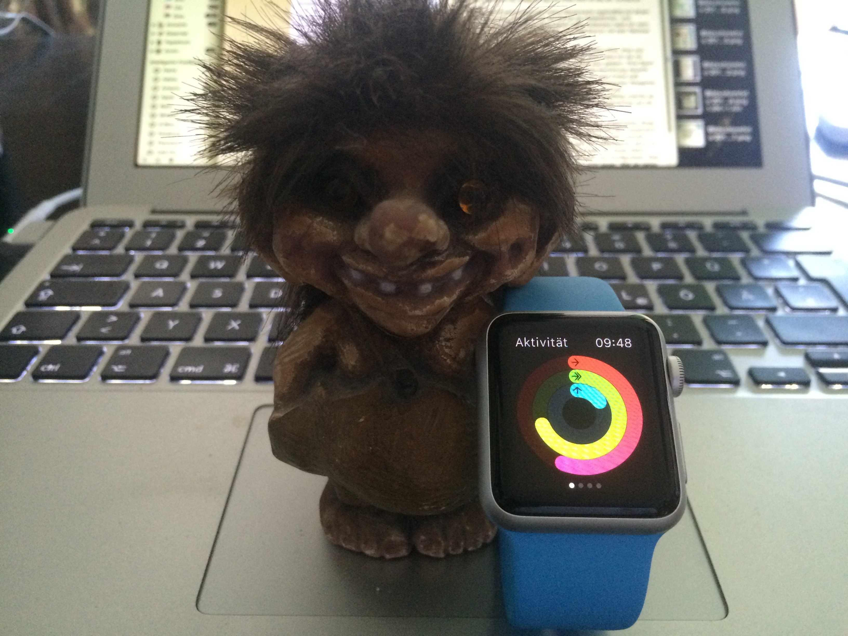 Troll mit Apple Watch