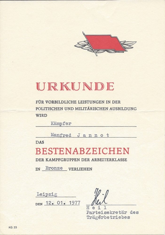 Urkunde für vorbildliche Leistungen in der politischen und militärischen Ausbildung (1977)