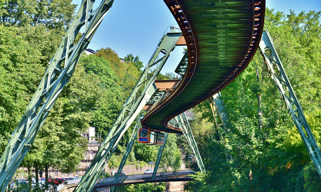Wuppertaler Schwebebahn (Quelle: Wikipedia, Lizenz: CC BY 2.0)